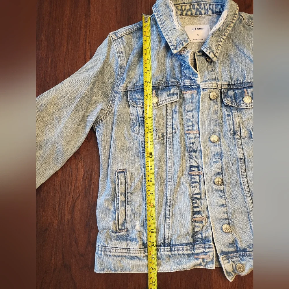 Old Navy Women's Size Medium Light Wash Button Up Distressed Denim Jean Jacket